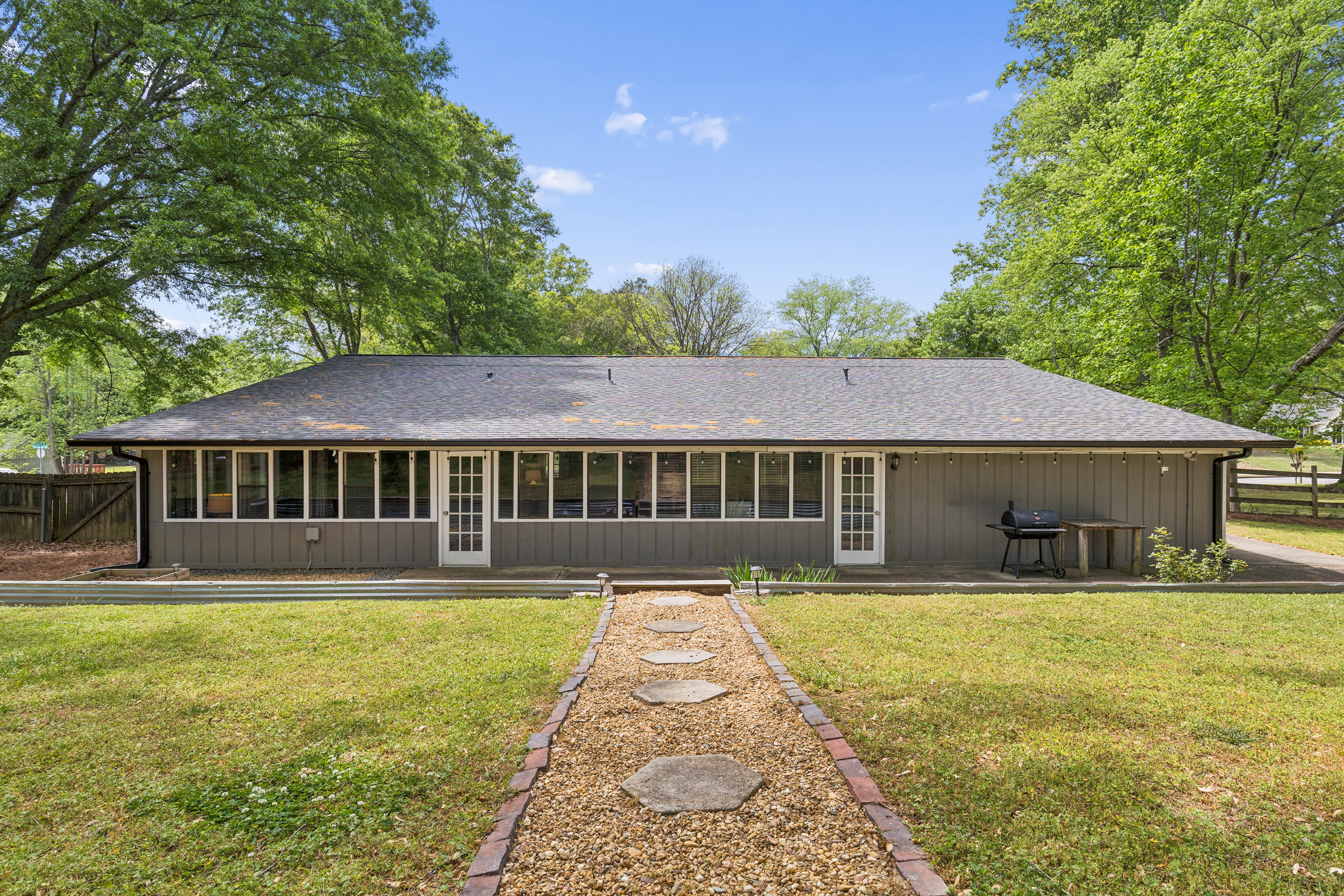  Spacious Ranch with Backyard Retreat in Powder Springs - 物件實景