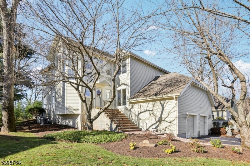 Wayne Twp., New Jersey, 07470, United States, 2 Bedrooms Bedrooms, ,3 BathroomsBathrooms,Residential,For Sale,2002003