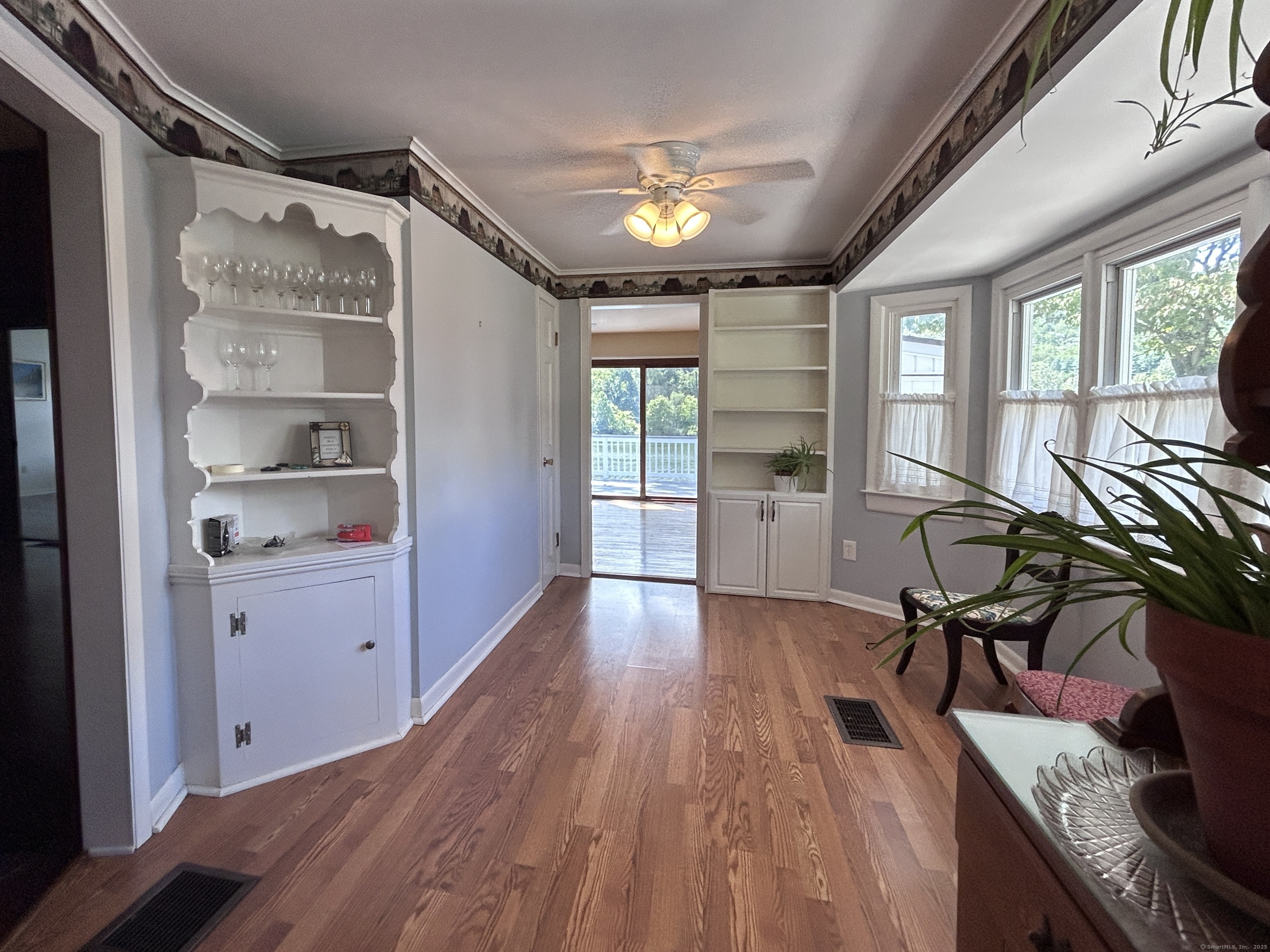 Seymour, Connecticut, 06483, United States, 3 Bedrooms Bedrooms, ,2 BathroomsBathrooms,Residential,For Sale,1933052