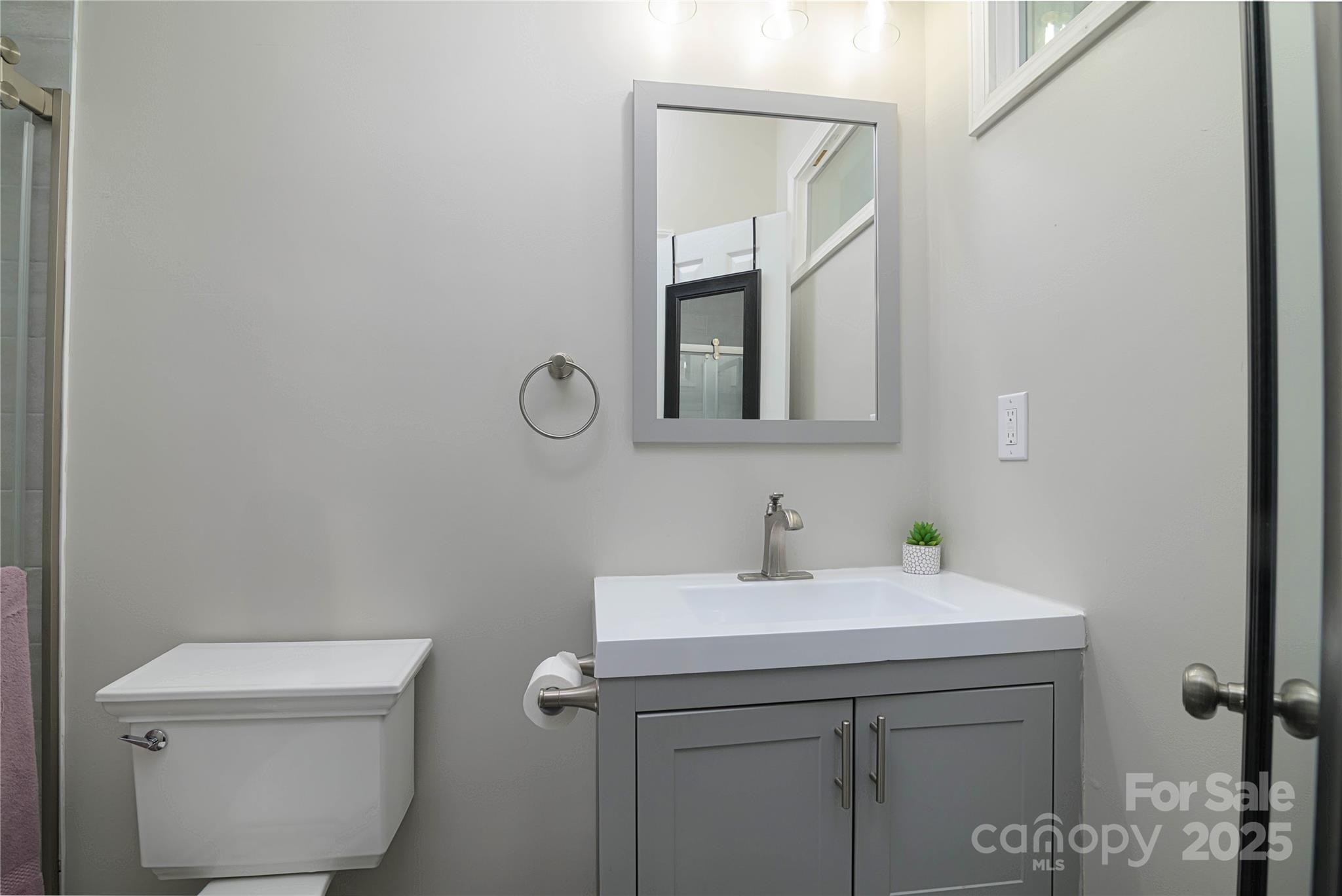Charlotte, North Carolina, 28208, United States, 3 Bedrooms Bedrooms, ,2 BathroomsBathrooms,Residential,For Sale,1911586