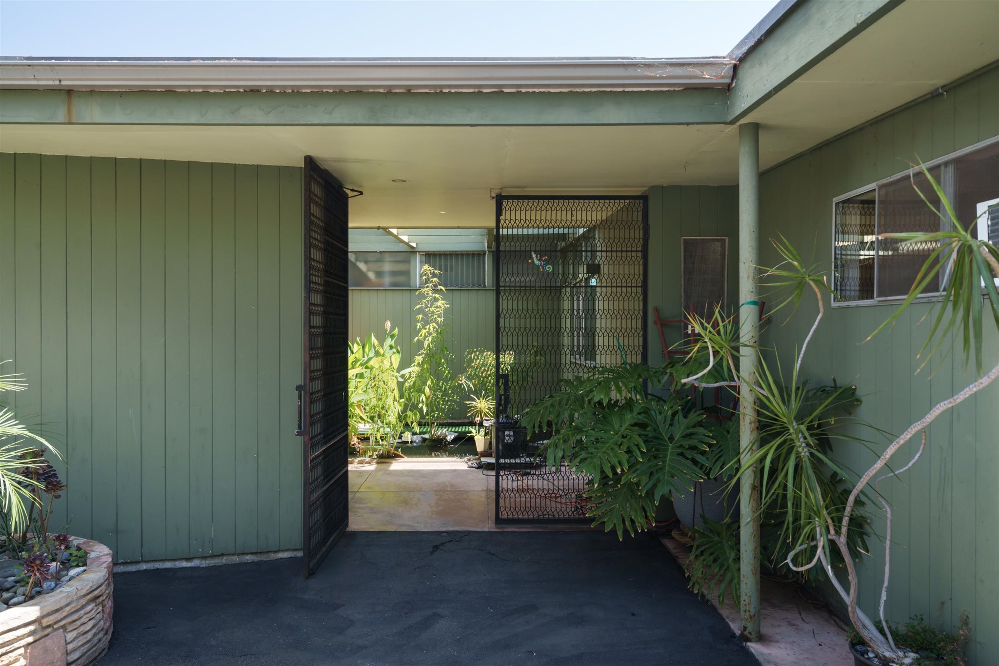  2885 Edgewick Road - 物件實景