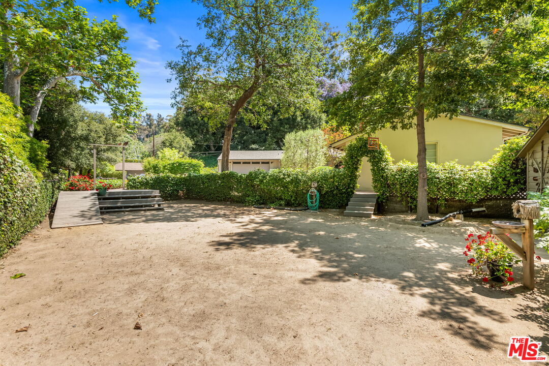 Los Angeles, California, 90049, United States, 4 Bedrooms Bedrooms, ,3 BathroomsBathrooms,Residential,For Sale,1805852