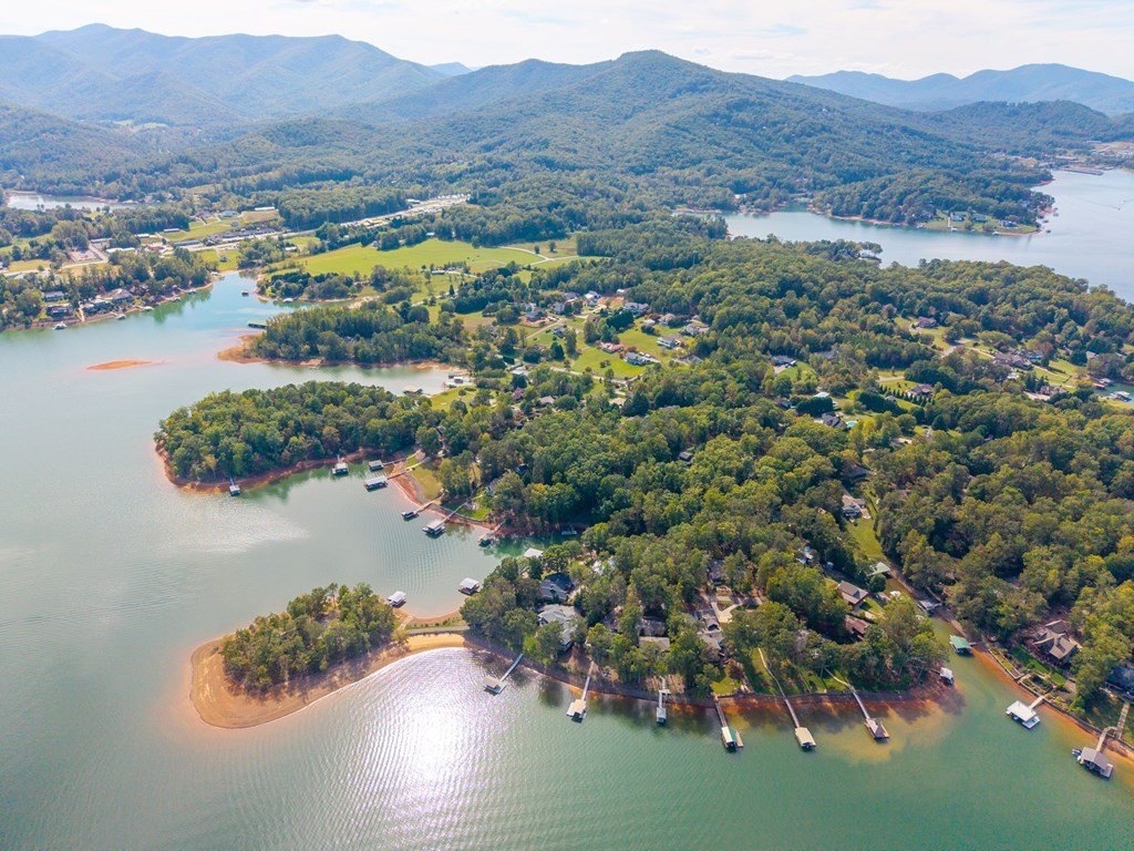 Hiawassee, Georgia, 30546, United States, 3 Bedrooms Bedrooms, ,4 BathroomsBathrooms,Residential,For Sale,1978454