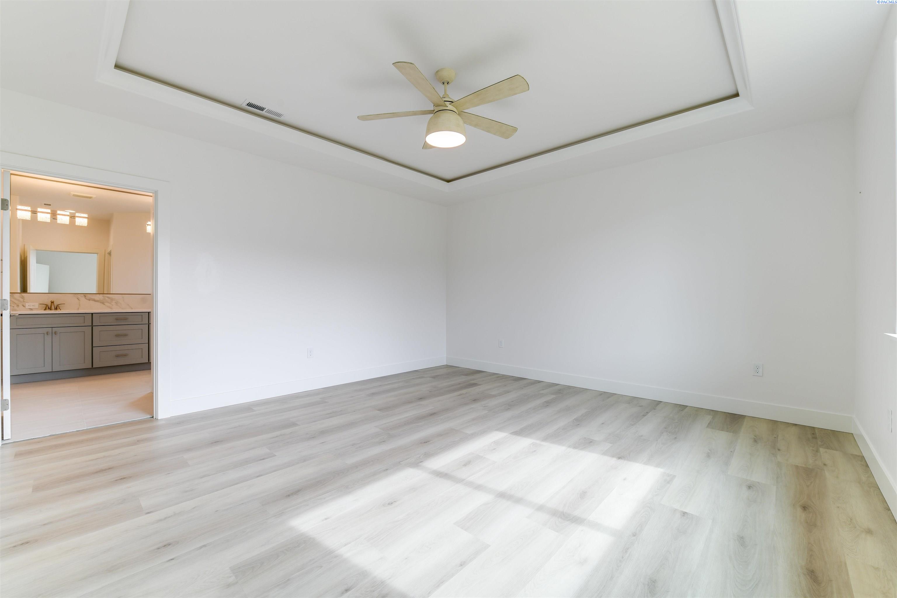 Richland, Washington, 99352, United States, 4 Bedrooms Bedrooms, ,1 BathroomBathrooms,Residential,For Sale,1992937