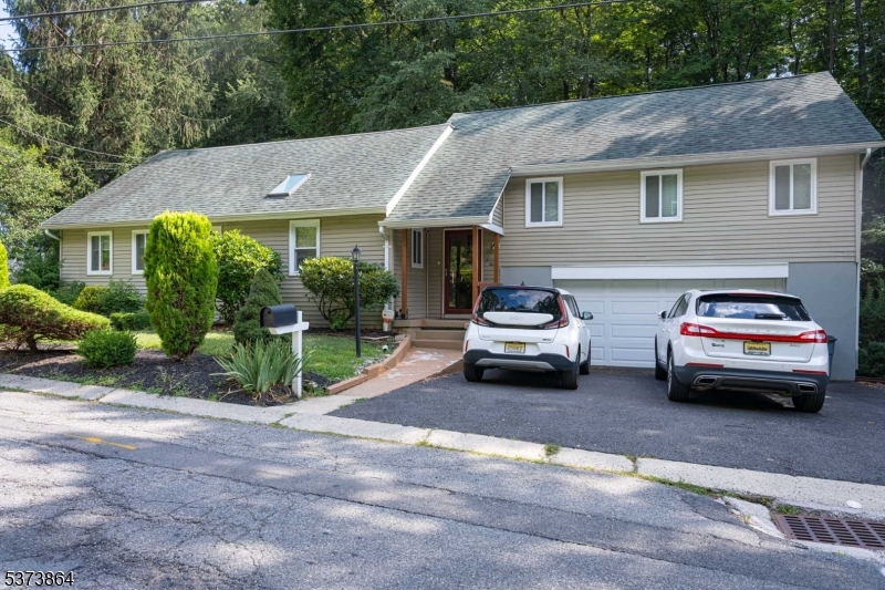 High Bridge Boro, New Jersey, 08829, United States, 4 Bedrooms Bedrooms, ,3 BathroomsBathrooms,Residential,For Sale,1901918