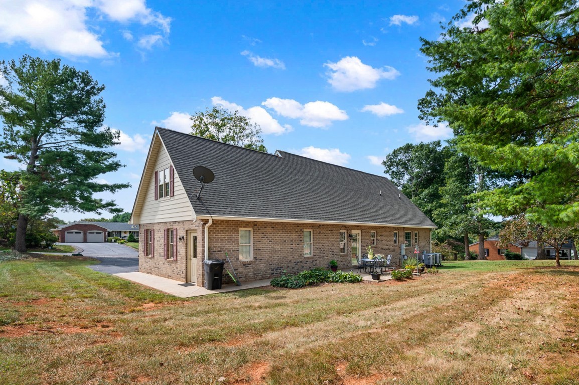 Bedford, Virginia, 24523, United States, 3 Bedrooms Bedrooms, ,3 BathroomsBathrooms,Residential,For Sale,1990224