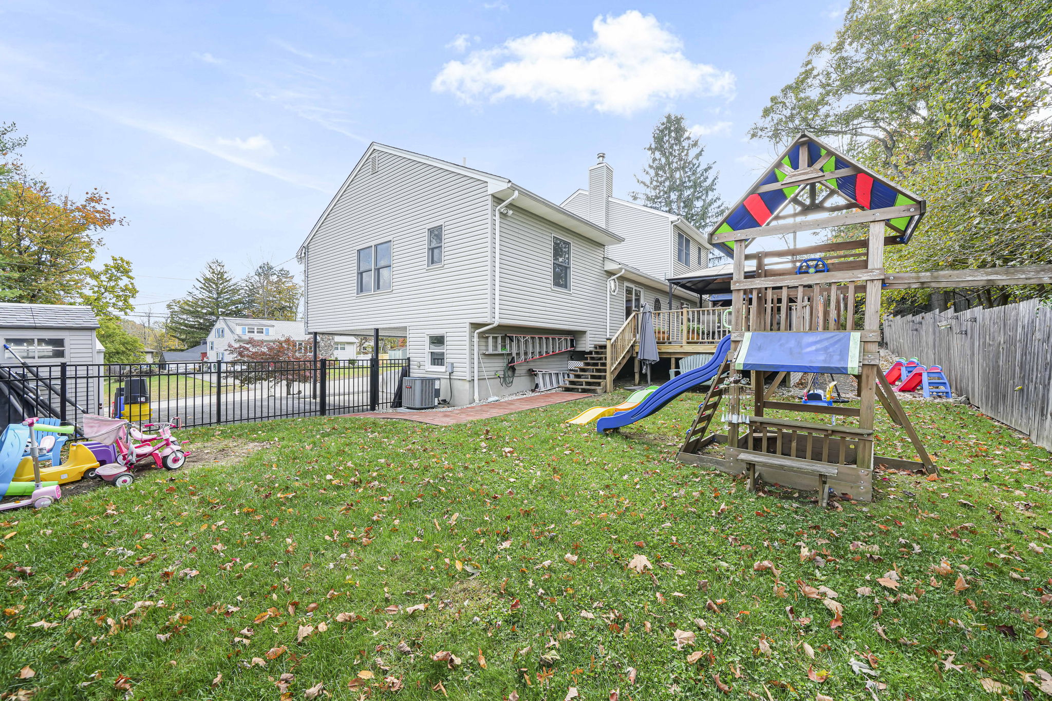 Lincoln Park, New Jersey, 07035, United States, 6 Bedrooms Bedrooms, ,4 BathroomsBathrooms,Residential,For Sale,1986151