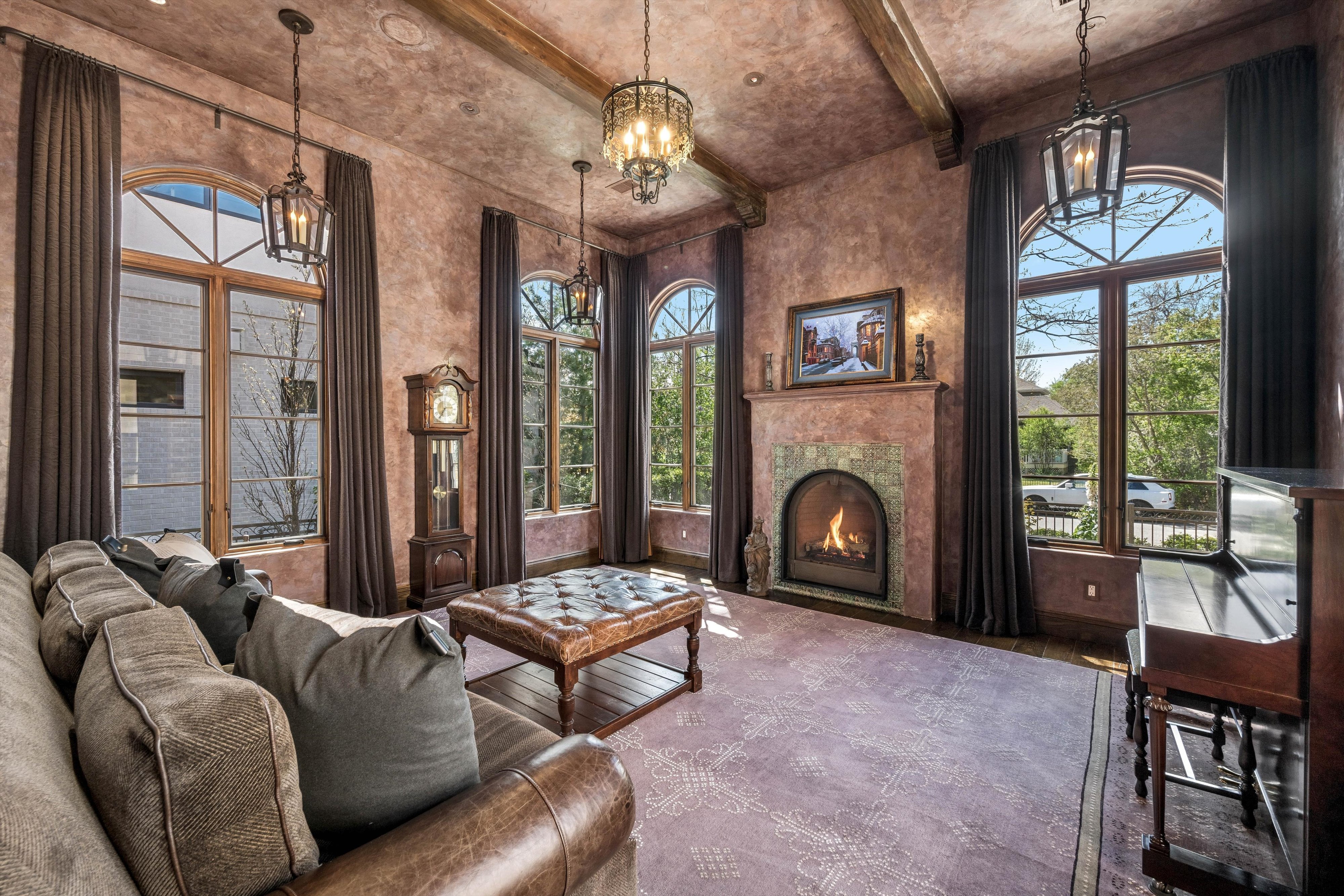  Rare Spanish Colonial Revival Home in One of Observatory Park - 物件實景