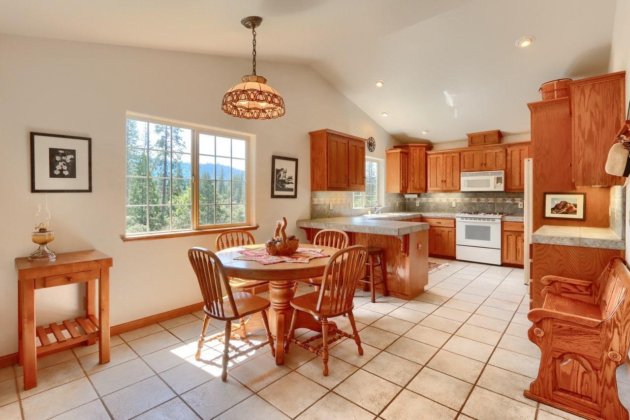 Mariposa, California, 95338, United States, 3 Bedrooms Bedrooms, ,3 BathroomsBathrooms,Residential,For Sale,1988847