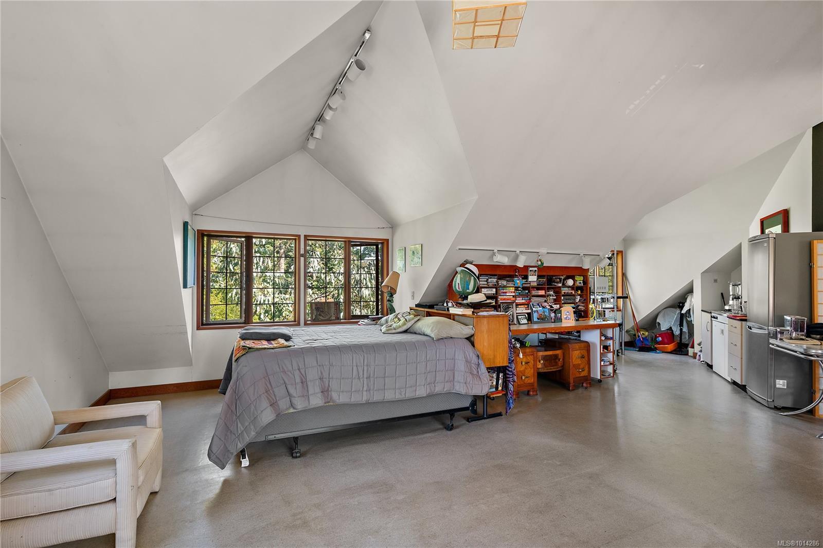 NORTH SAANICH, British Columbia, V8L 5P8, CA, 7 Bedrooms Bedrooms, ,Residential,For Sale,1948660