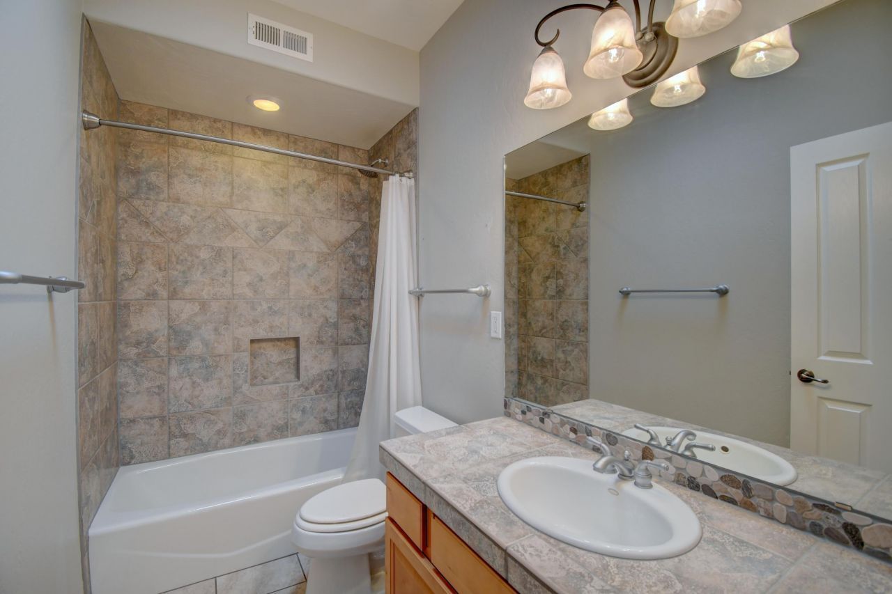 Albuquerque, New Mexico, 87122, United States, 3 Bedrooms Bedrooms, ,2 BathroomsBathrooms,Residential,For Sale,1971329