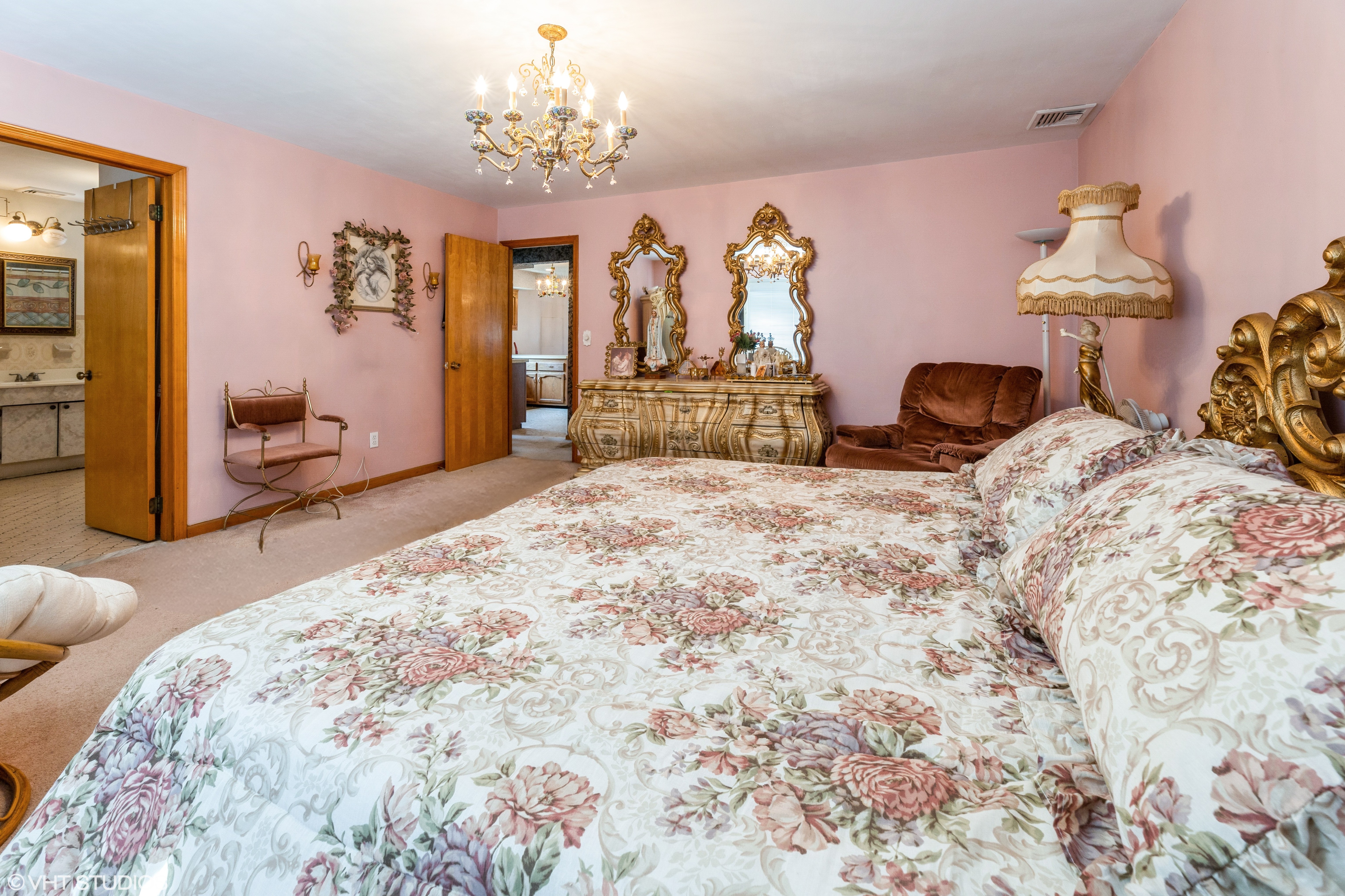 Moonachie, New Jersey, 07074, United States, 5 Bedrooms Bedrooms, ,4 BathroomsBathrooms,Residential,For Sale,1936964