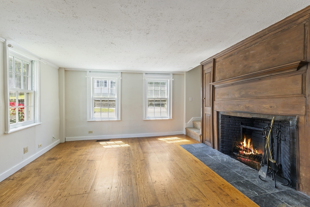 Hingham, Massachusetts, 02043, United States, 4 Bedrooms Bedrooms, ,3 BathroomsBathrooms,Residential,For Sale,1881278
