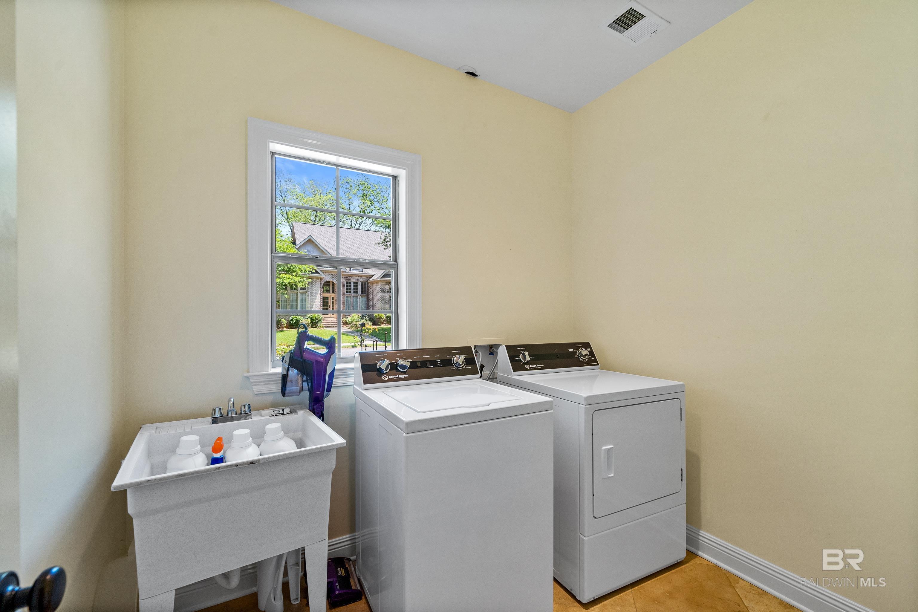 Fairhope, Alabama, 36532, United States, 4 Bedrooms Bedrooms, ,4 BathroomsBathrooms,Residential,For Sale,1806117