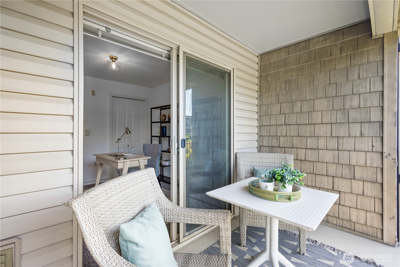 Seattle, Washington, 98199, United States, 2 Bedrooms Bedrooms, ,1 BathroomBathrooms,Residential,For Sale,1997029