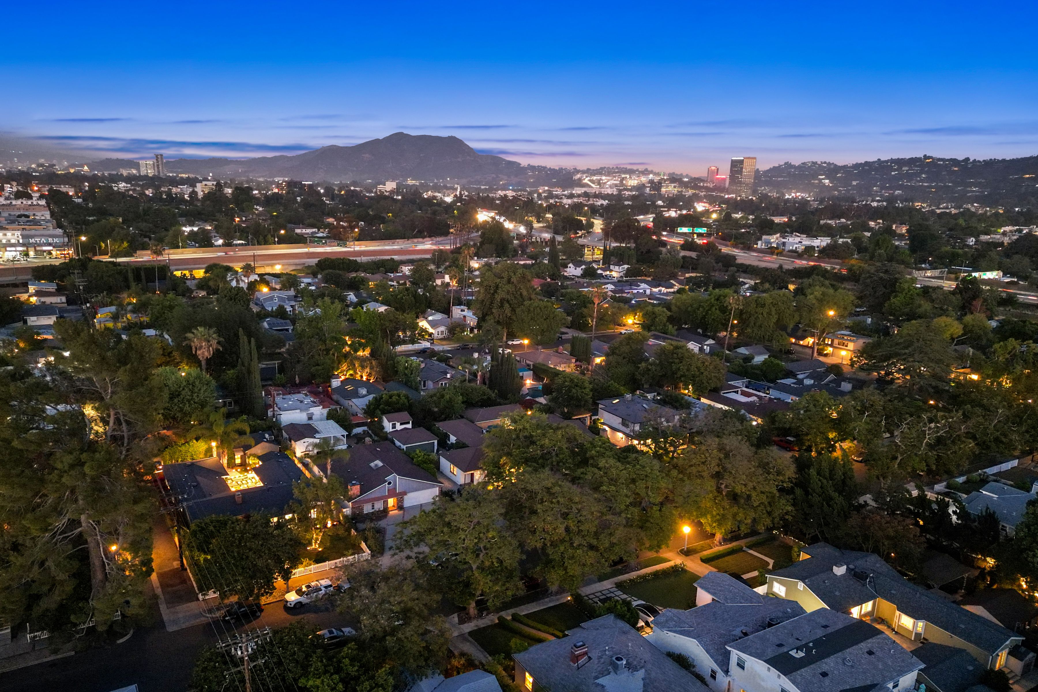  4744 Camellia Avenue - 物件實景