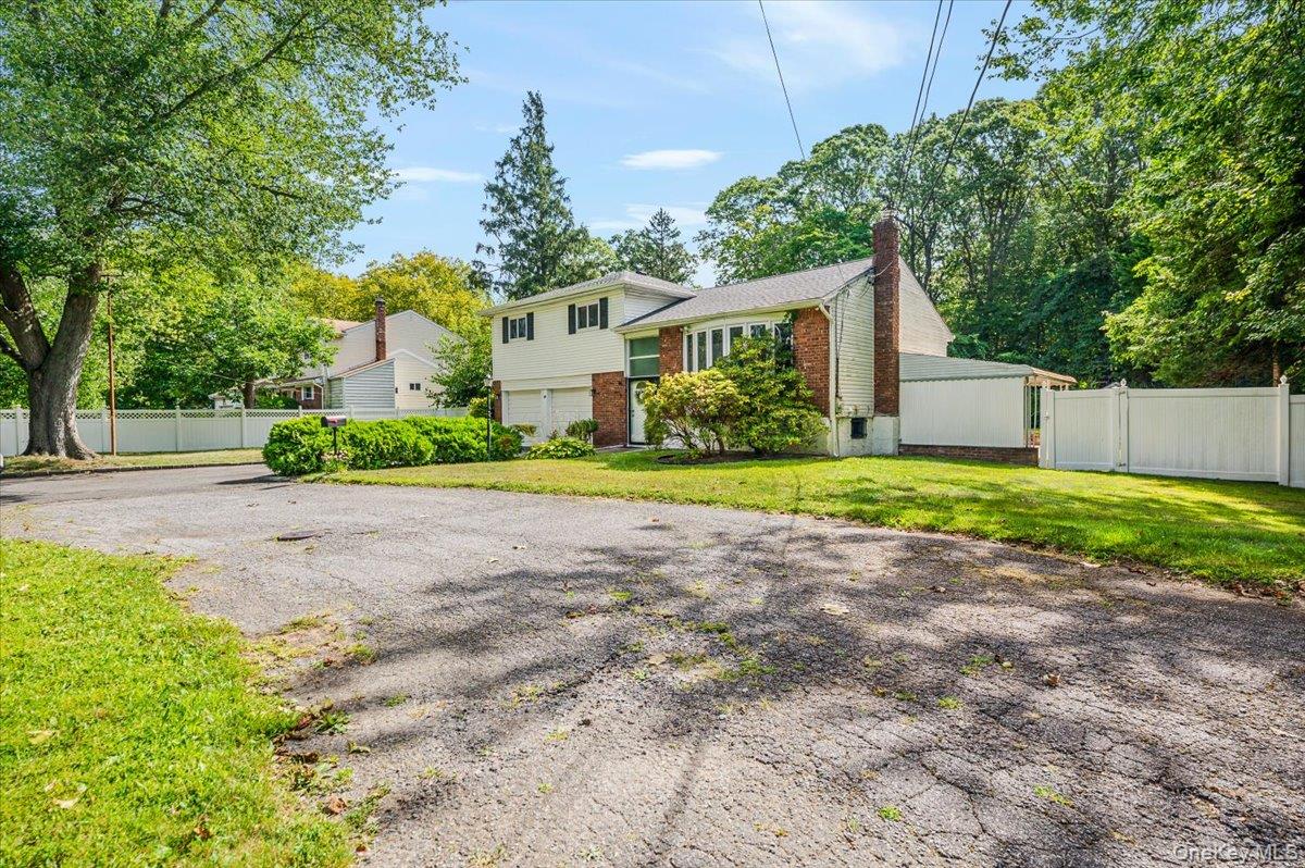 Dix Hills, New York, 11746, United States, 5 Bedrooms Bedrooms, ,3 BathroomsBathrooms,Residential,For Sale,1941018