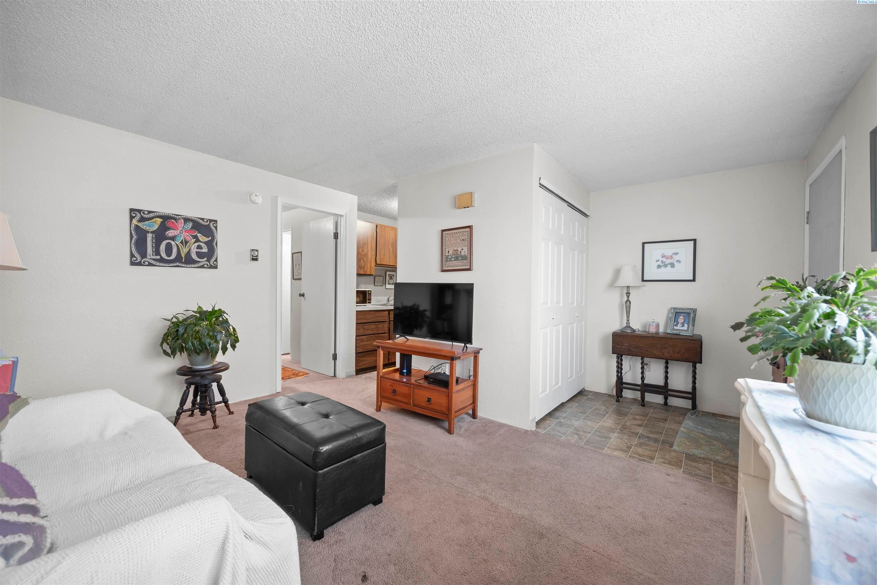 Zillah, Washington, 98953, United States, 9 Bedrooms Bedrooms, ,Residential,For Sale,2013273