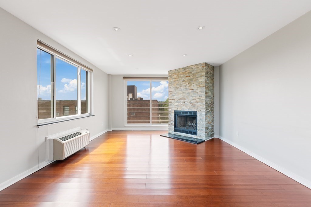 Cambridge, Massachusetts, 02139, United States, 2 Bedrooms Bedrooms, ,2 BathroomsBathrooms,Residential,For Sale,1939557
