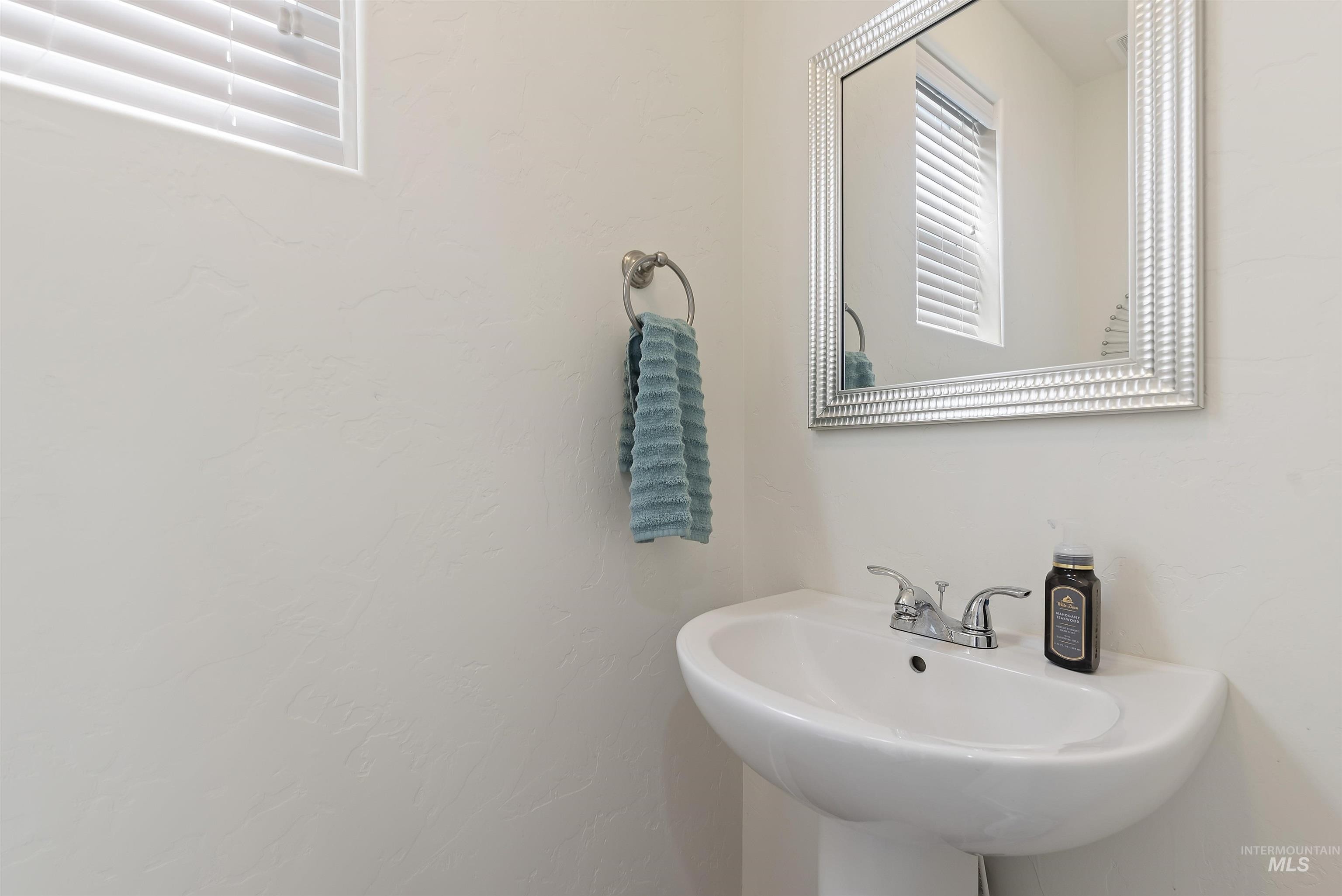 9533 De Witt St, Boise, Idaho, 83704, United States, 3 Bedrooms Bedrooms, ,3 BathroomsBathrooms,Residential,For Sale,9533 De Witt St,1432478