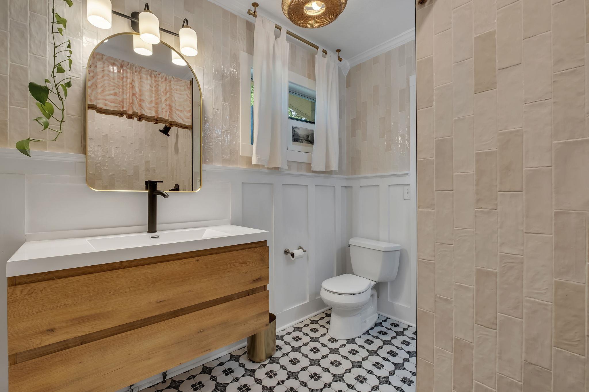 Tallahassee, Florida, 32308, United States, 4 Bedrooms Bedrooms, ,3 BathroomsBathrooms,Residential,For Sale,1965482