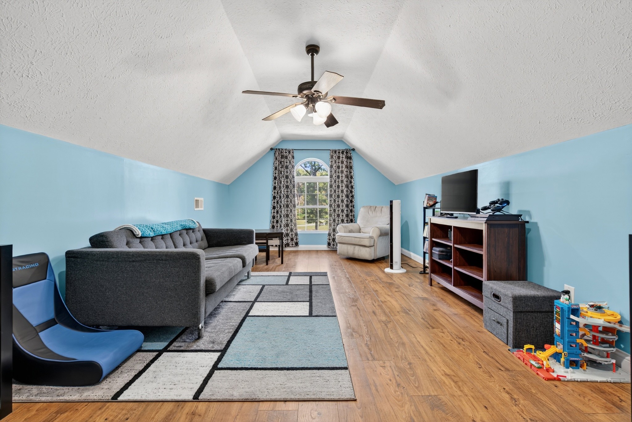 Puryear, Tennessee, 38251, United States, 4 Bedrooms Bedrooms, ,4 BathroomsBathrooms,Residential,For Sale,1981229