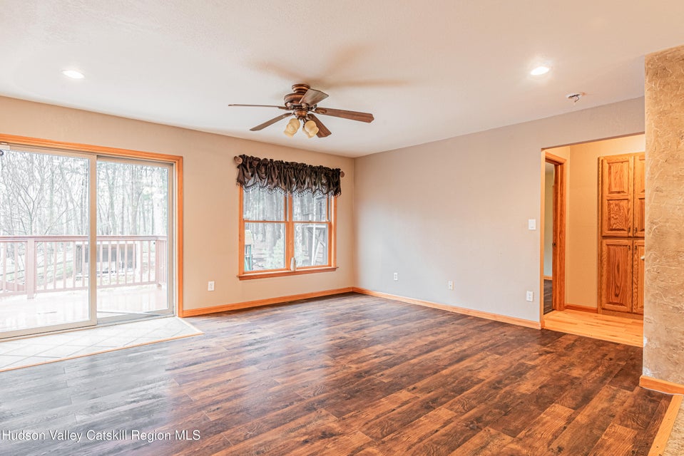 Saugerties, New York, 12477, United States, 4 Bedrooms Bedrooms, ,4 BathroomsBathrooms,Residential,For Sale,1928425