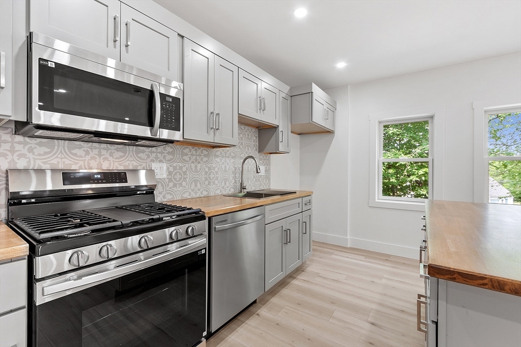 Leominster, Massachusetts, 01453, United States, 3 Bedrooms Bedrooms, ,2 BathroomsBathrooms,Residential,For Sale,1912072