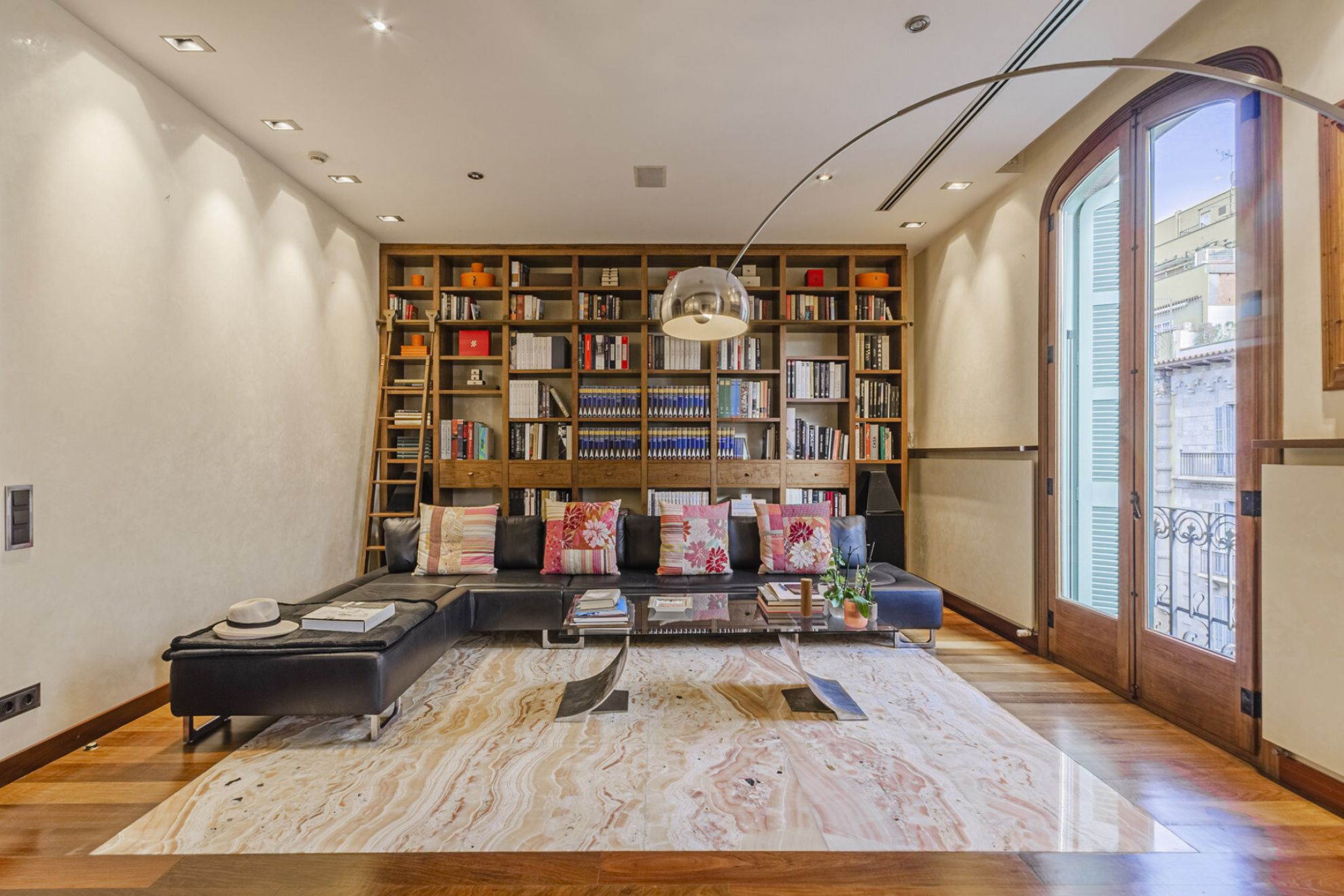  Impressive duplex adjacent to Gaudí