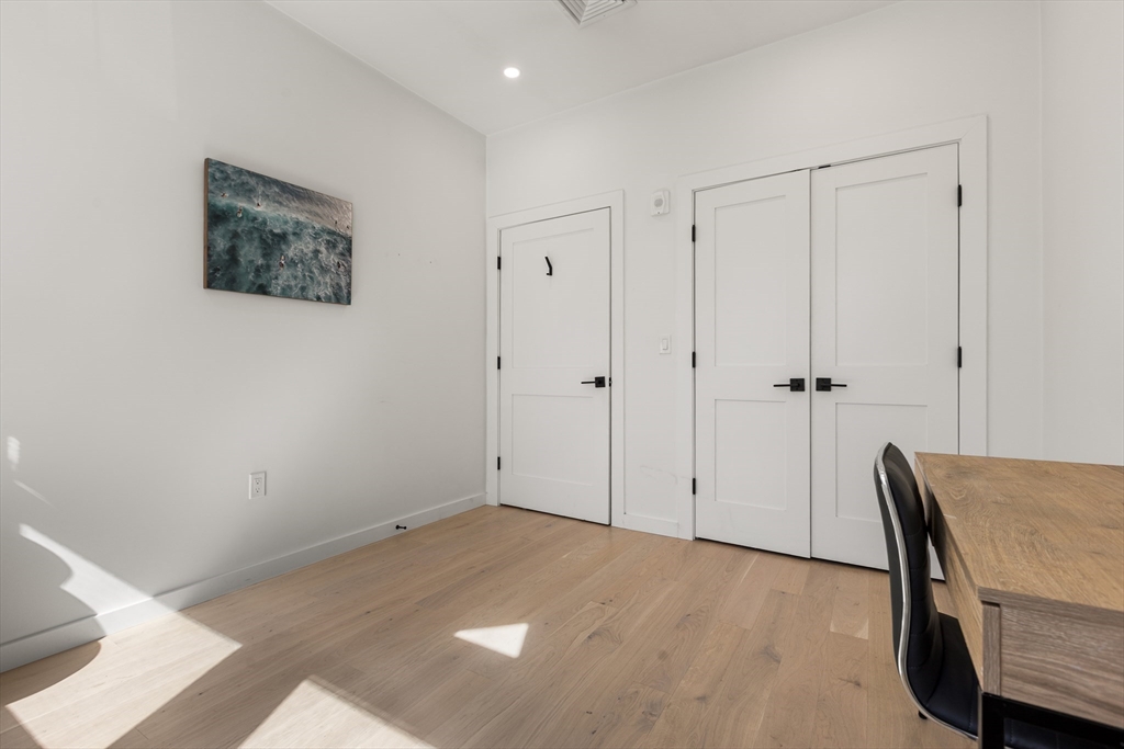 Boston, Massachusetts, 02128, United States, 2 Bedrooms Bedrooms, ,2 BathroomsBathrooms,Residential,For Sale,1940624