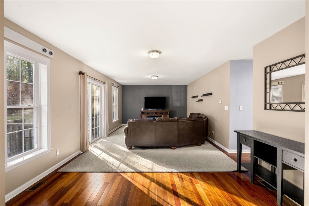 Tyngsboro, Massachusetts, 01879, United States, 4 Bedrooms Bedrooms, ,4 BathroomsBathrooms,Residential,For Sale,2000977