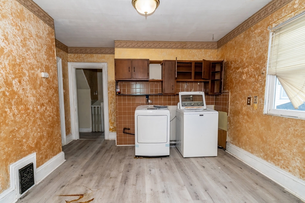 Malden, Massachusetts, 02148, United States, 4 Bedrooms Bedrooms, ,2 BathroomsBathrooms,Residential,For Sale,1986308