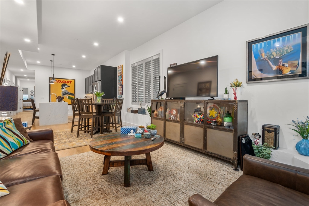 Boston, Massachusetts, 02128, United States, 2 Bedrooms Bedrooms, ,2 BathroomsBathrooms,Residential,For Sale,1940693