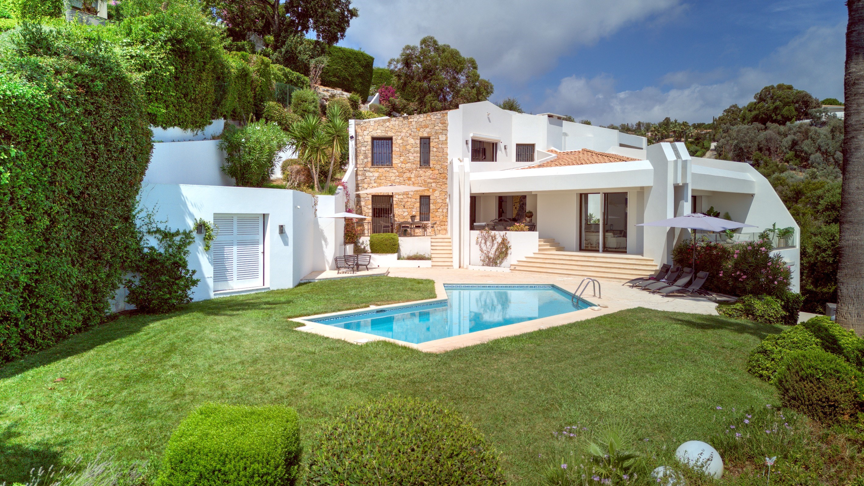  Super Cannes Vallauris, 260 sqm villa with five bedrooms, pool and panoramic se… - 物件實景