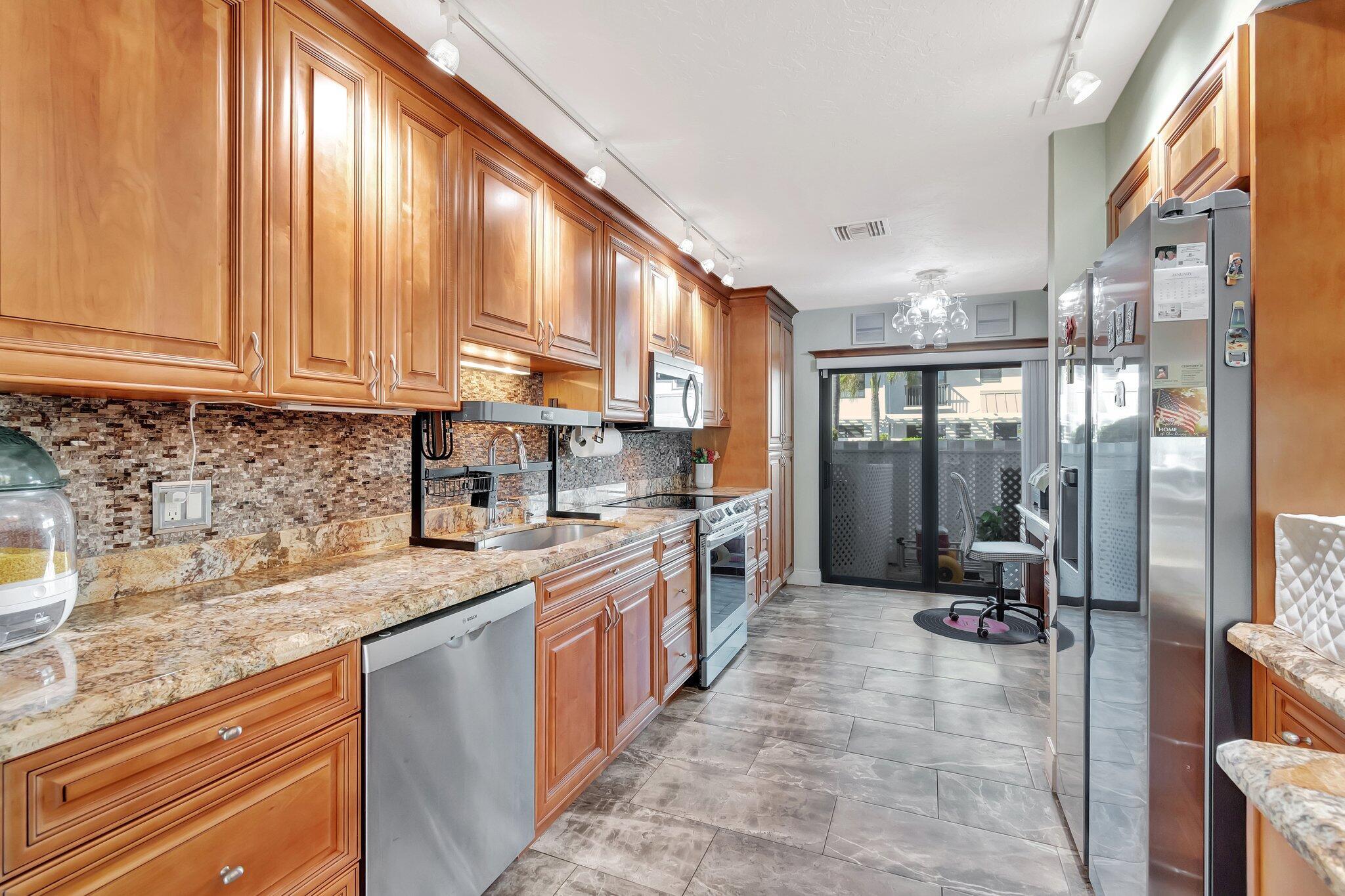 Boynton Beach, Florida, 33435, United States, 2 Bedrooms Bedrooms, ,3 BathroomsBathrooms,Residential,For Sale,1927808