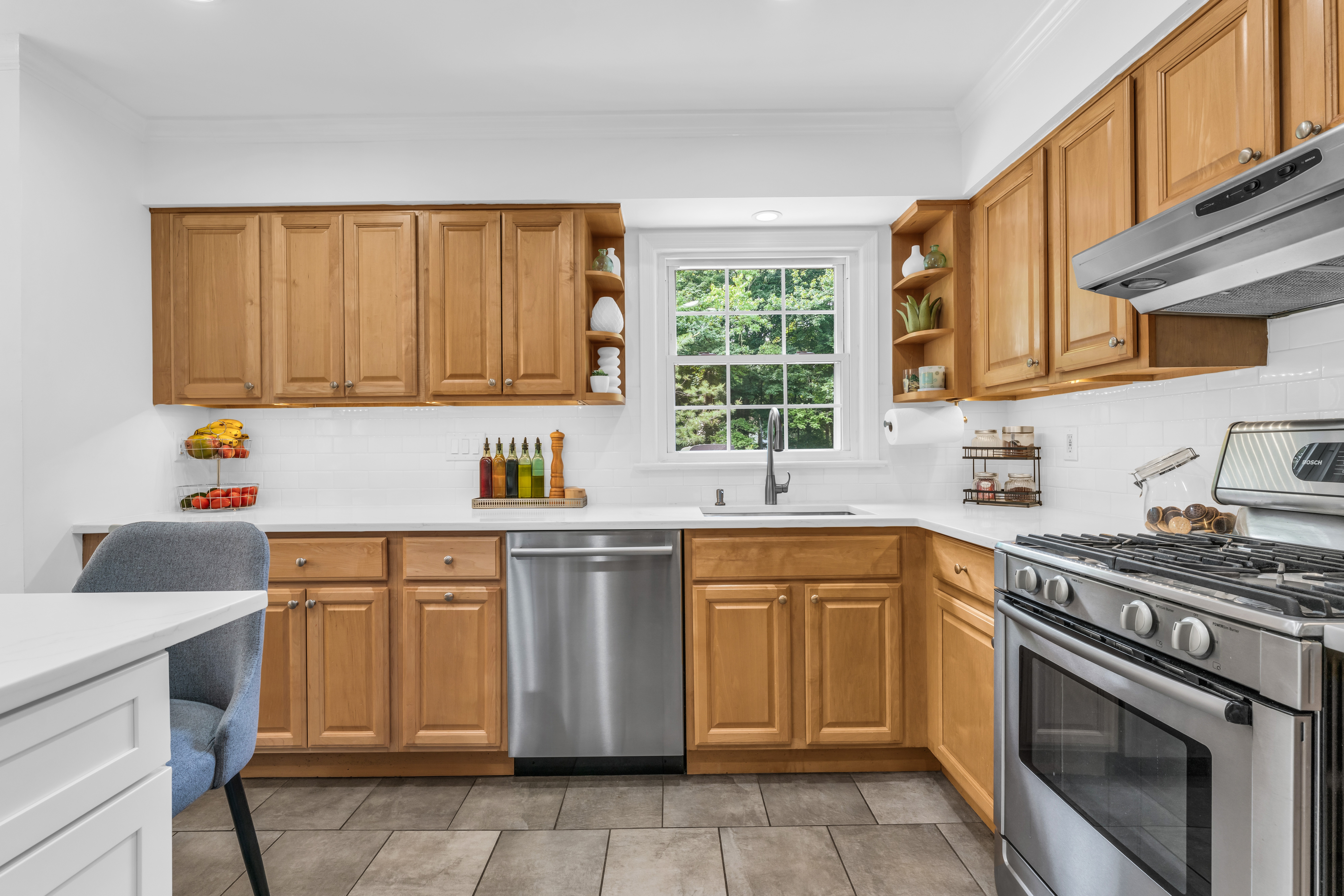  Beautiful Updated Bi-Level Home - 840 Nutswamp Road, Red Bank - 物件實景