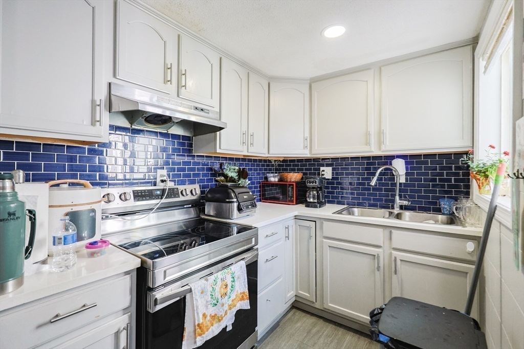 Fall River, Massachusetts, 02720, United States, 6 Bedrooms Bedrooms, ,3 BathroomsBathrooms,Residential,For Sale,2045216