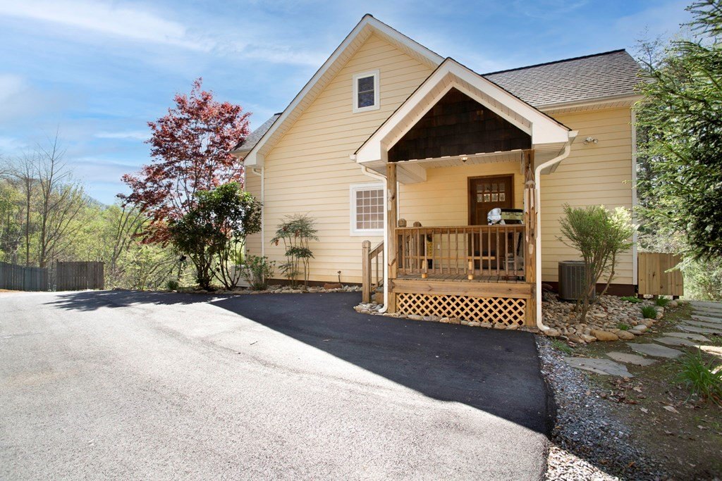 Hayesville, North Carolina, 28904, United States, 3 Bedrooms Bedrooms, ,4 BathroomsBathrooms,Residential,For Sale,1924483
