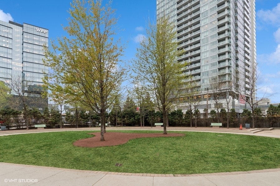 Chicago, Illinois, 60661, United States, 2 Bedrooms Bedrooms, ,2 BathroomsBathrooms,Residential,For Sale,1942571