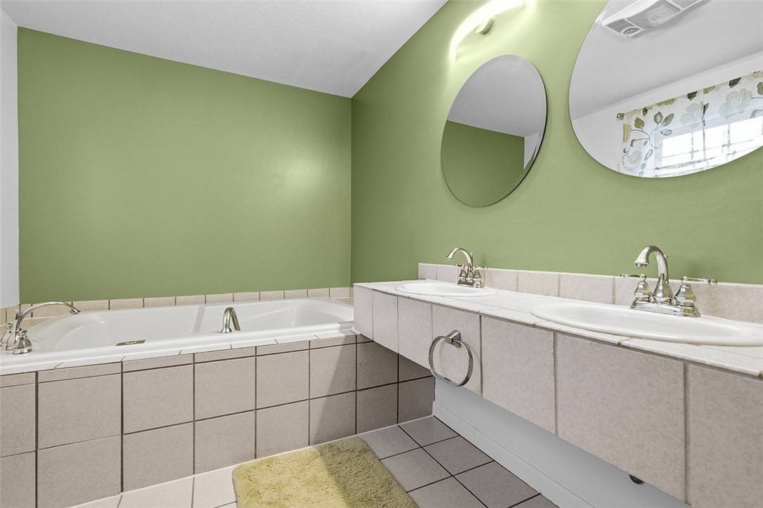 Robinson Twp, Pennsylvania, 15108, United States, 4 Bedrooms Bedrooms, ,5 BathroomsBathrooms,Residential,For Sale,1997080