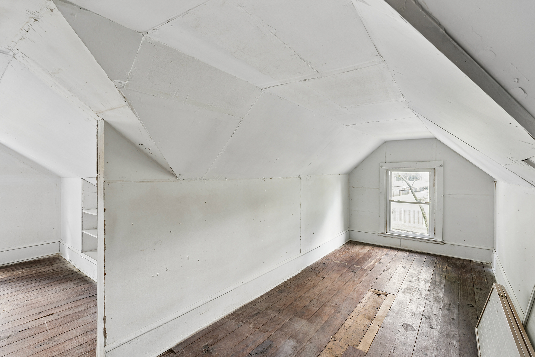  Charming Bungalow Offers Flexible Living Spaces and Impressive 0.6+/- Acre Lot - 物件實景