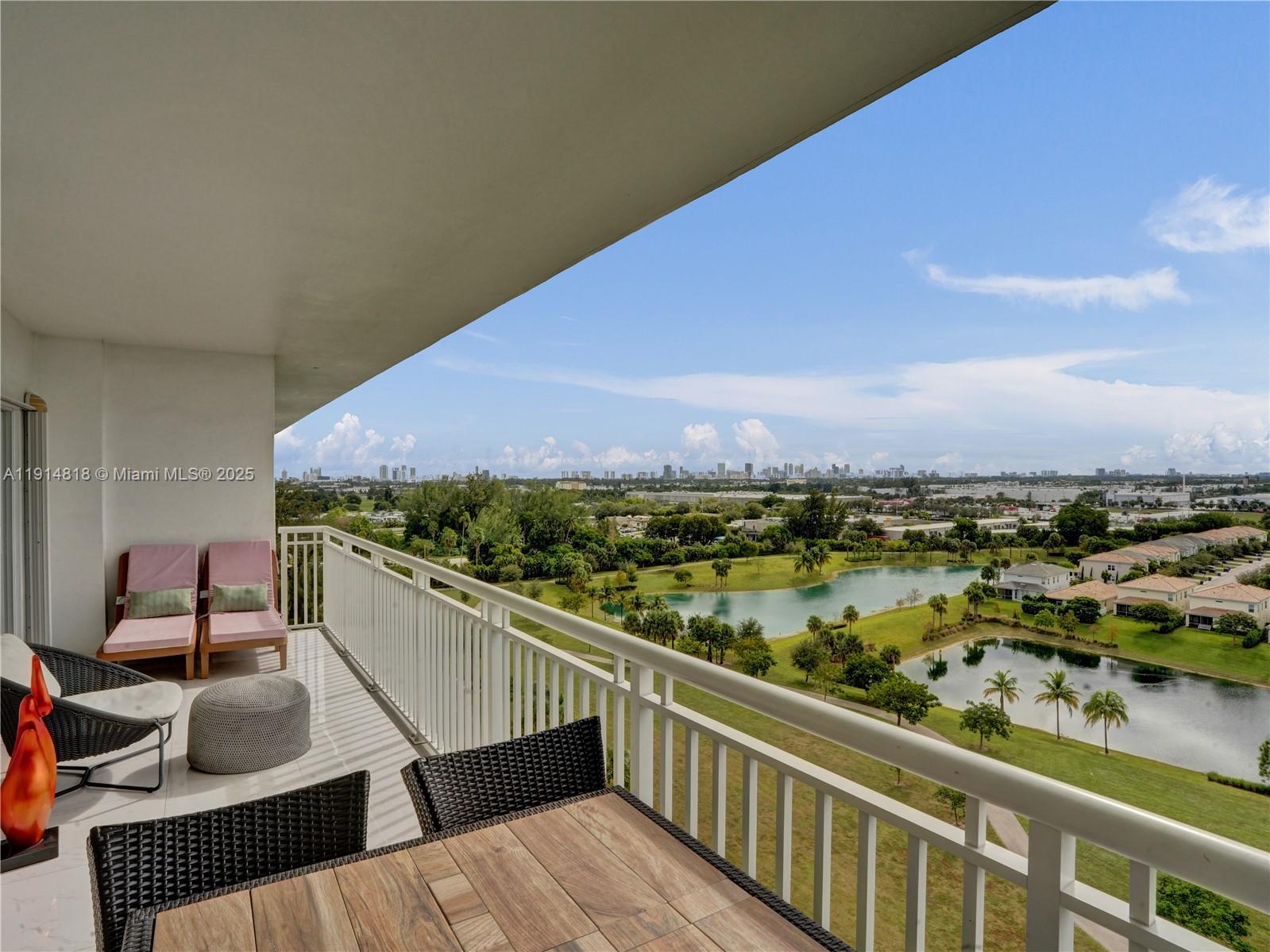 Hollywood, Florida, 33021, United States, 2 Bedrooms Bedrooms, ,3 BathroomsBathrooms,Residential,For Sale,1997464