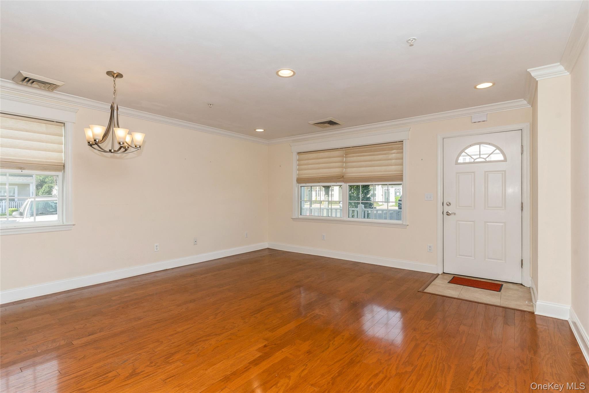 Valley Stream, New York, 11580, United States, 2 Bedrooms Bedrooms, ,2 BathroomsBathrooms,Residential,For Sale,1925470