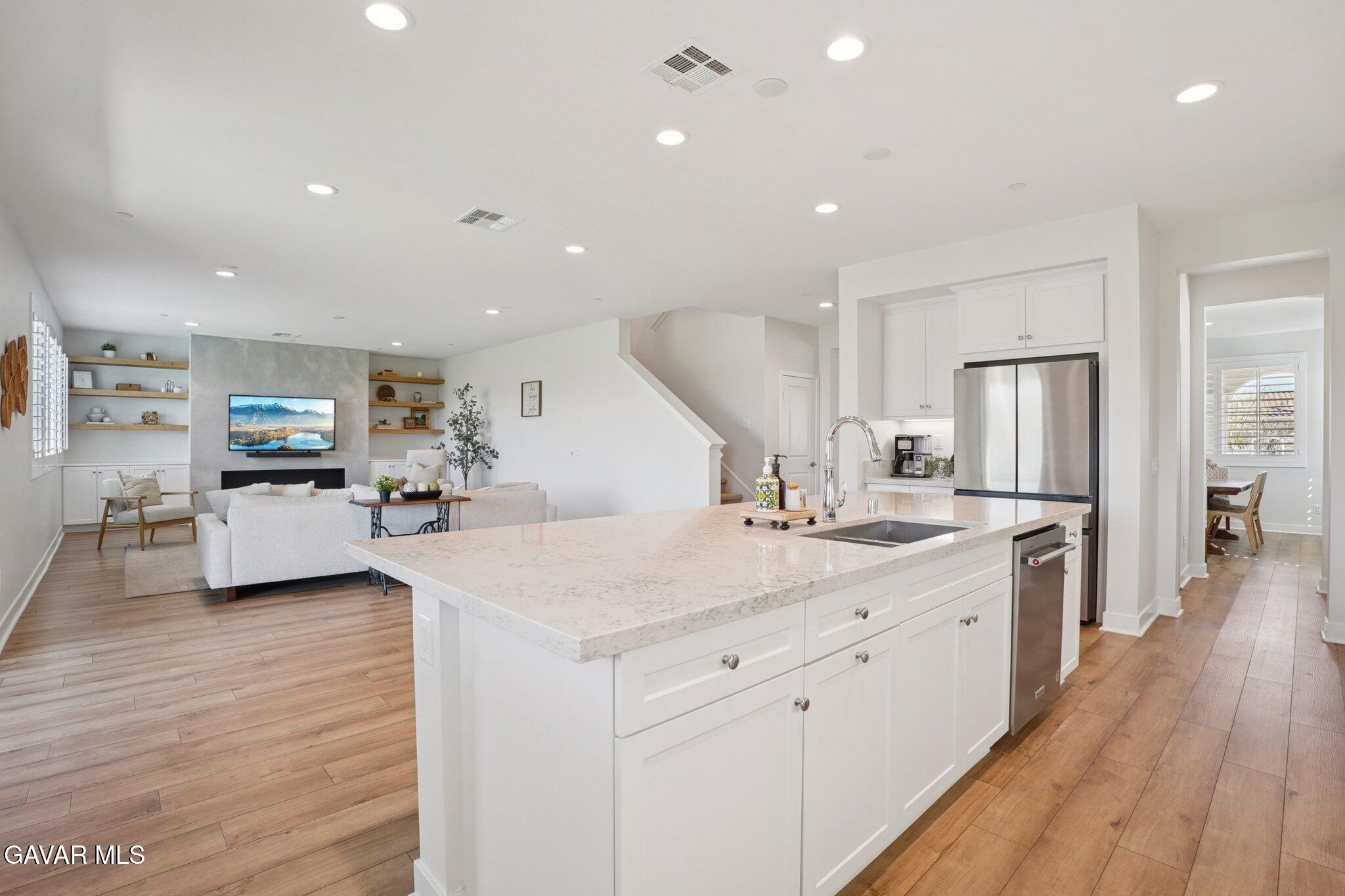 Palmdale, California, 93551, United States, 4 Bedrooms Bedrooms, ,4 BathroomsBathrooms,Residential,For Sale,2033193