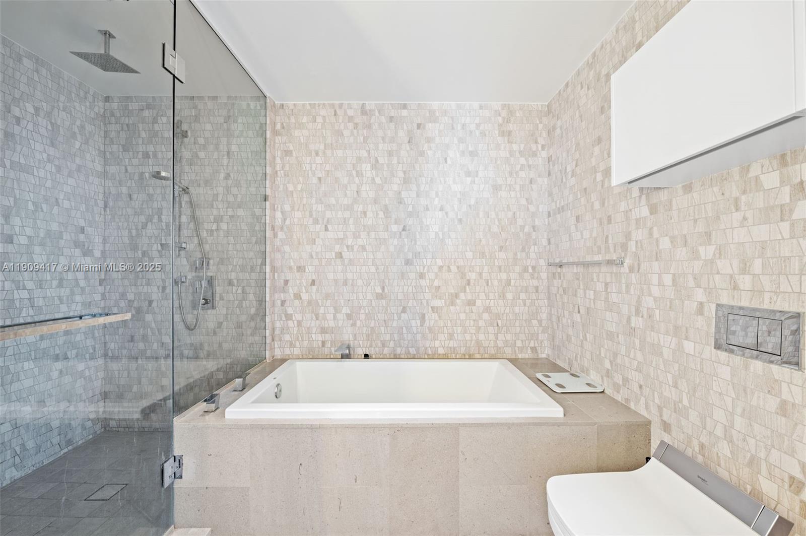 Miami, Florida, 33130, United States, 2 Bedrooms Bedrooms, ,2 BathroomsBathrooms,Residential,For Sale,1991717