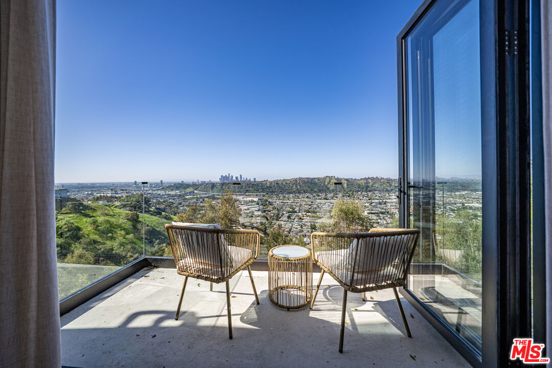 Los Angeles, California, 90065, United States, 3 Bedrooms Bedrooms, ,3 BathroomsBathrooms,Residential,For Sale,1939626