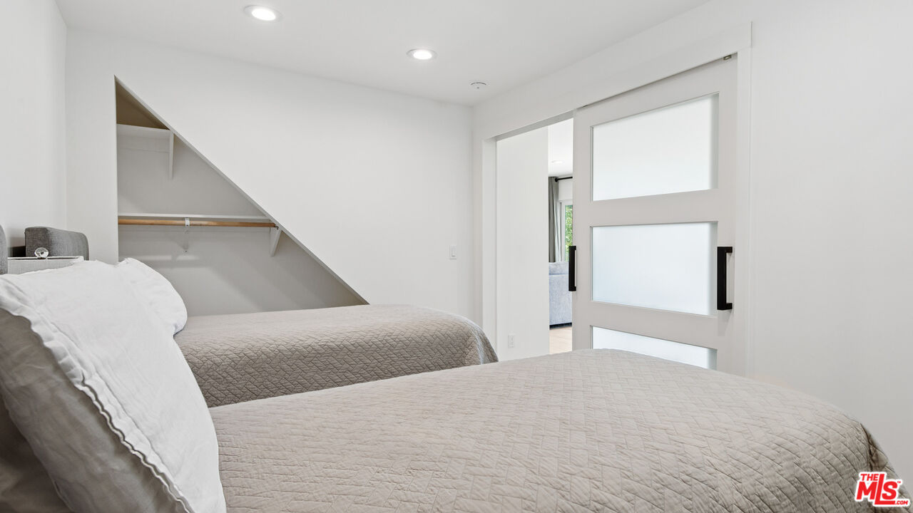Malibu, California, 90265, United States, 2 Bedrooms Bedrooms, ,2 BathroomsBathrooms,Residential,For Sale,1896546