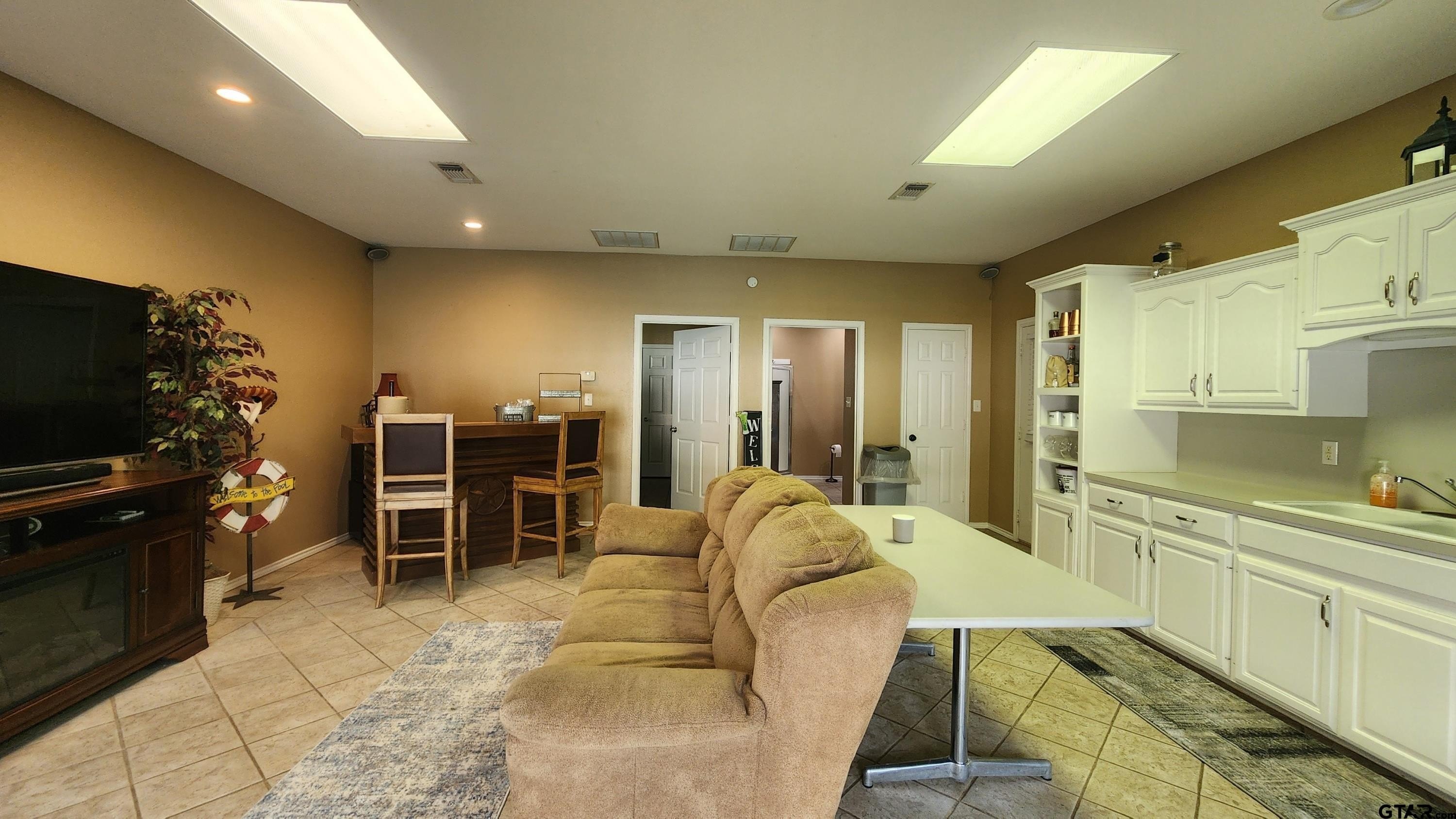 Pittsburg, Texas, 75686, United States, 4 Bedrooms Bedrooms, ,4 BathroomsBathrooms,Residential,For Sale,1880641