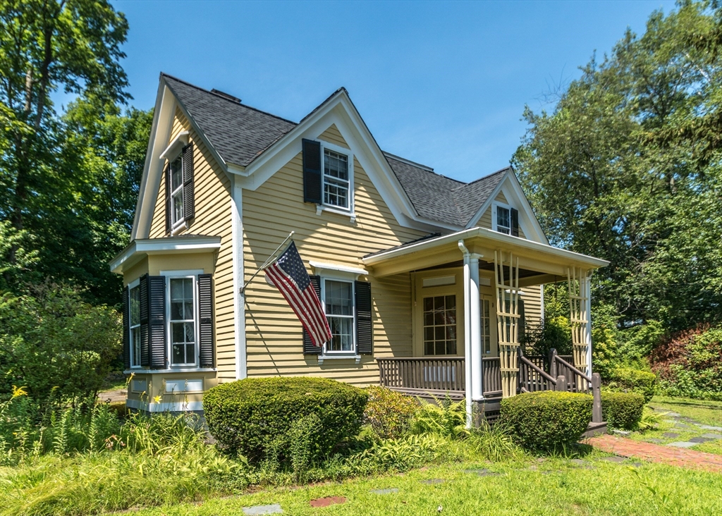 Waltham, Massachusetts, 02451, United States, 5 Bedrooms Bedrooms, ,3 BathroomsBathrooms,Residential,For Sale,1708573