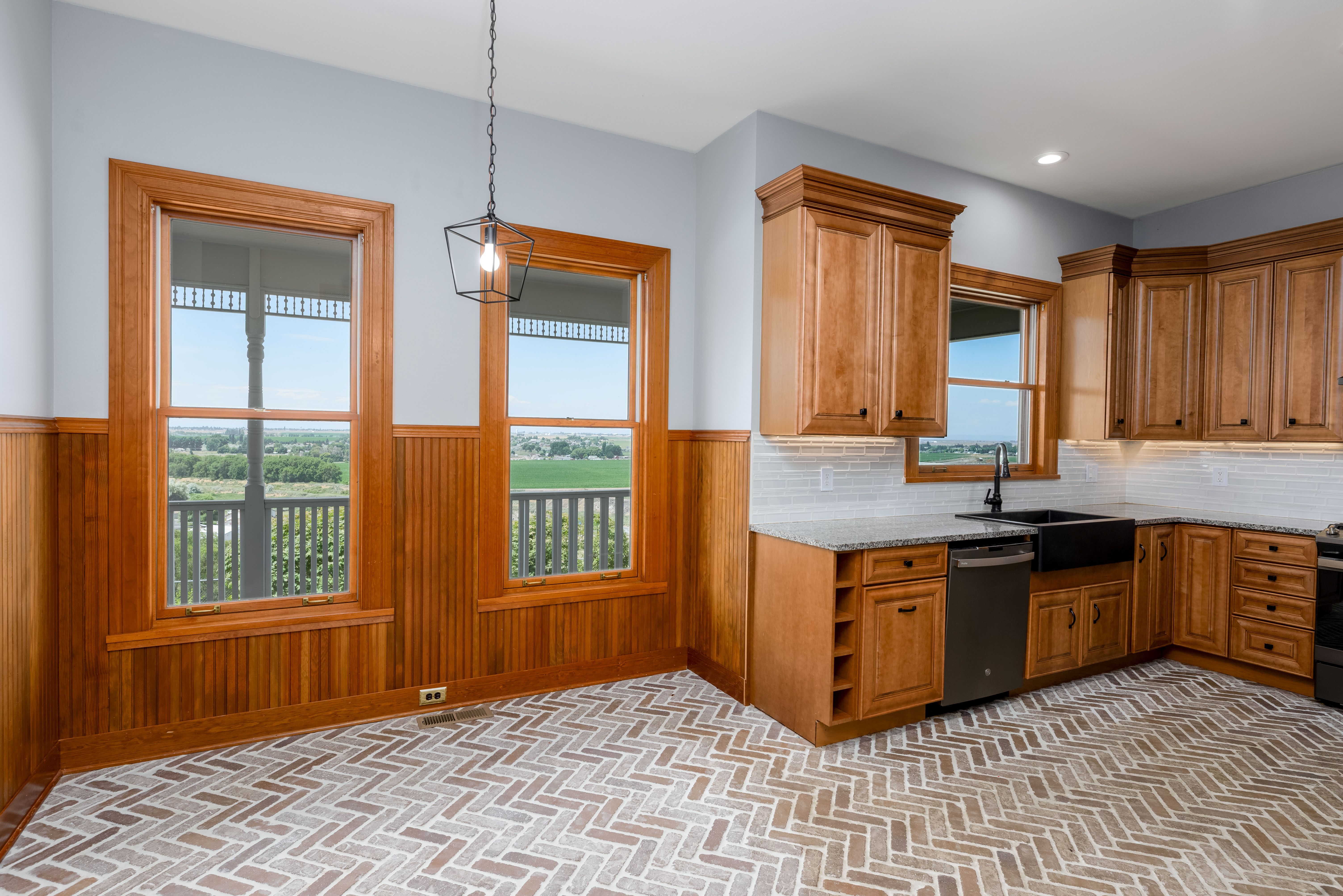 Moses Lake, Washington, 98837, United States, 3 Bedrooms Bedrooms, ,3 BathroomsBathrooms,Residential,For Sale,1980508